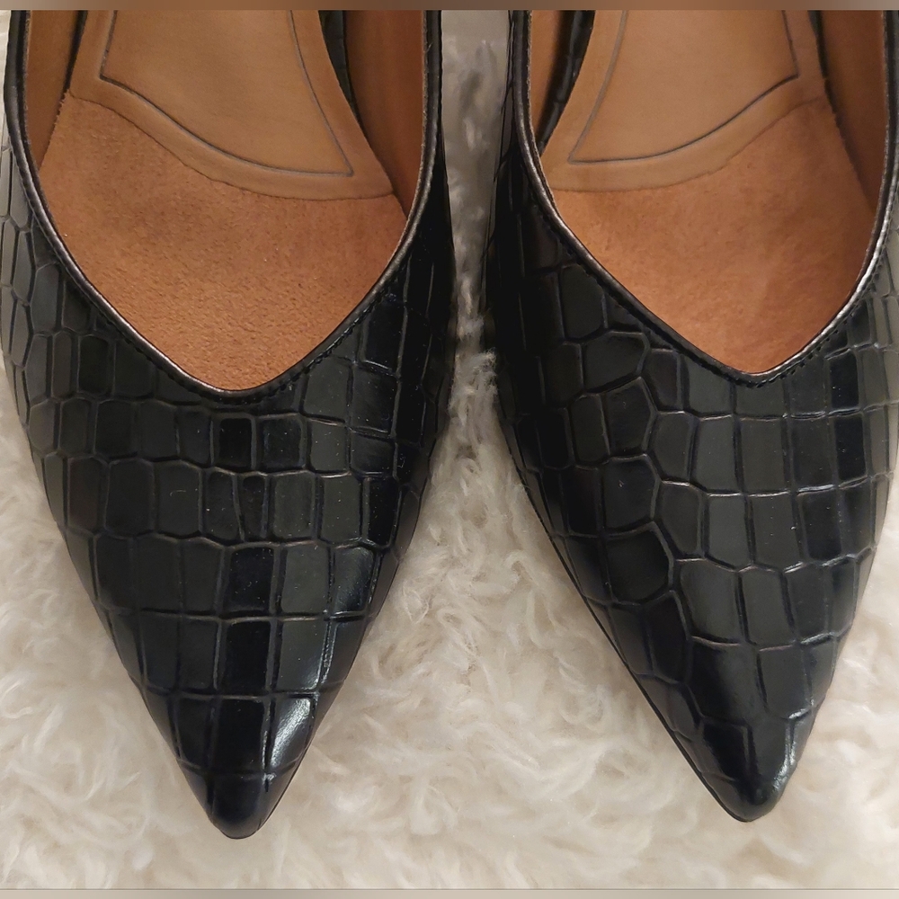 Vionic Sz. 10 Women's Black Crocodile Pattern Shoes - Picture 10 of 10
